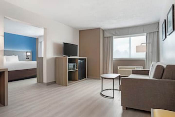 Room 73 of 213