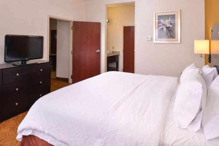2 Queen Beds (2 of 10)