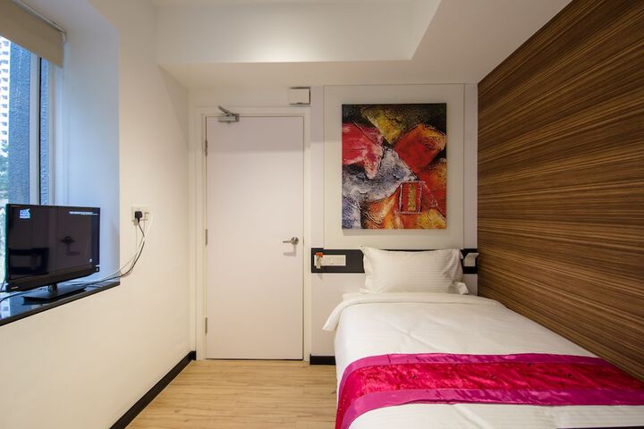 Room 10 of 38