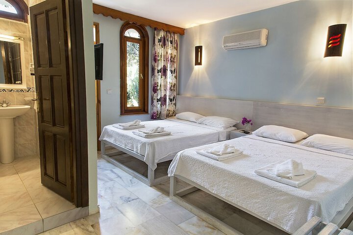 Room 4 of 25