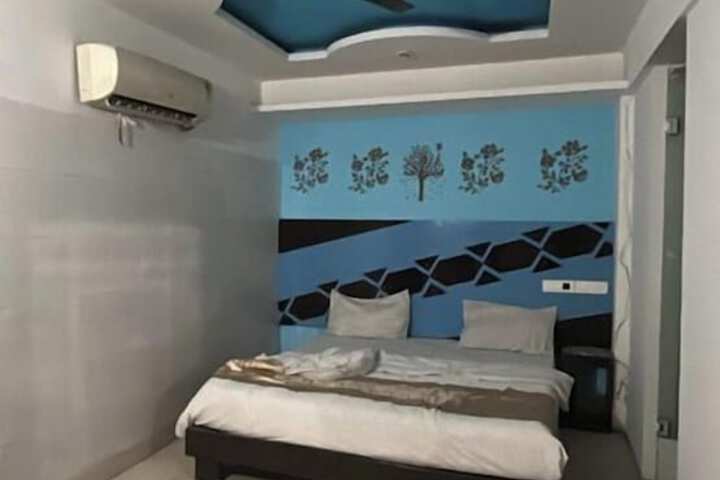 Room 7 of 11