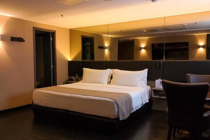 Room 8 of 32