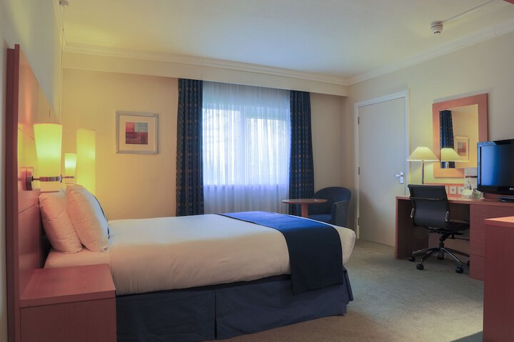 Room 12 of 96