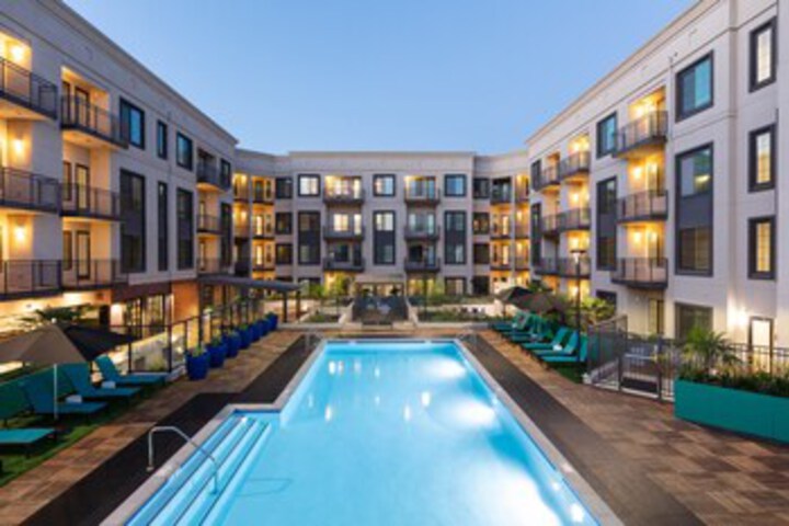 Exterior of Global Luxury Suites in Campbell
