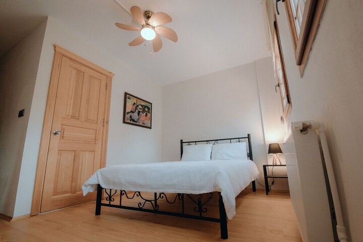 Room 6 of 35