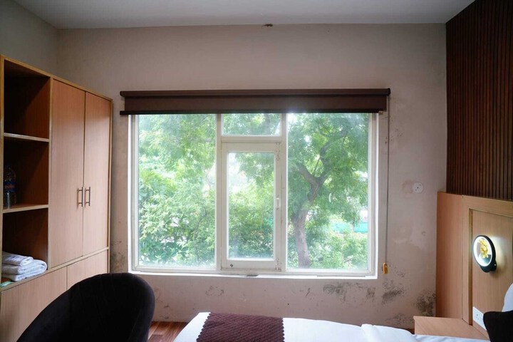 Room 9 of 17