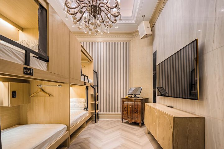 Room 28 of 64