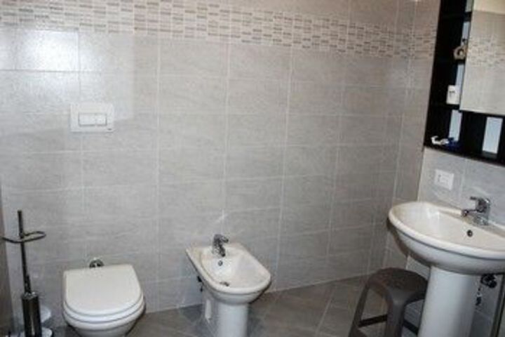 Room 9 of 33