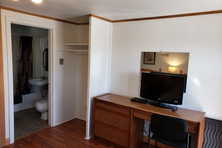 Room 4 of 33