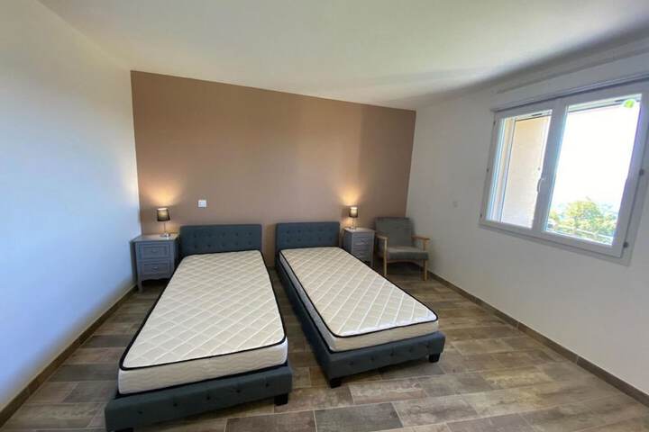 Room 4 of 74
