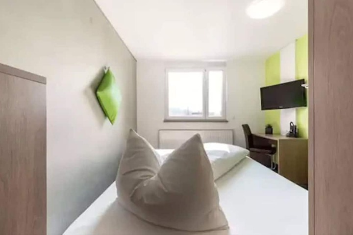 Room 9 of 20