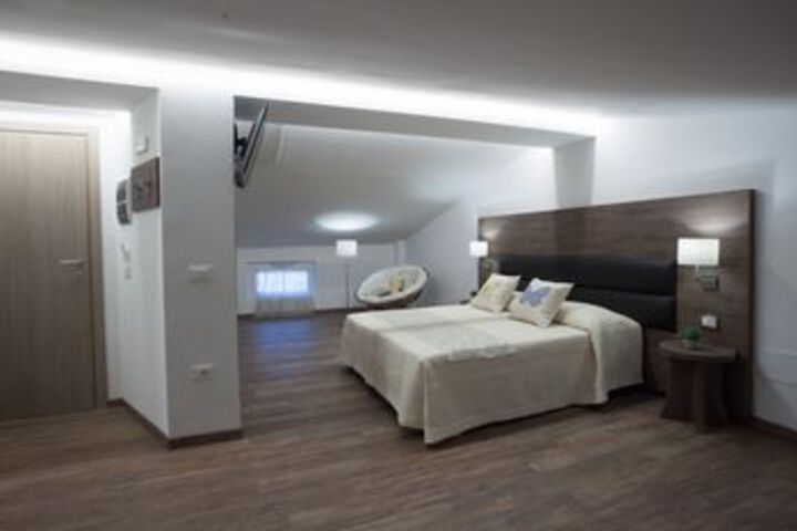 Room 8 of 13