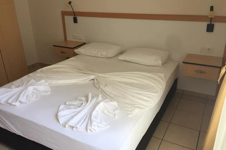 Room 4 of 14