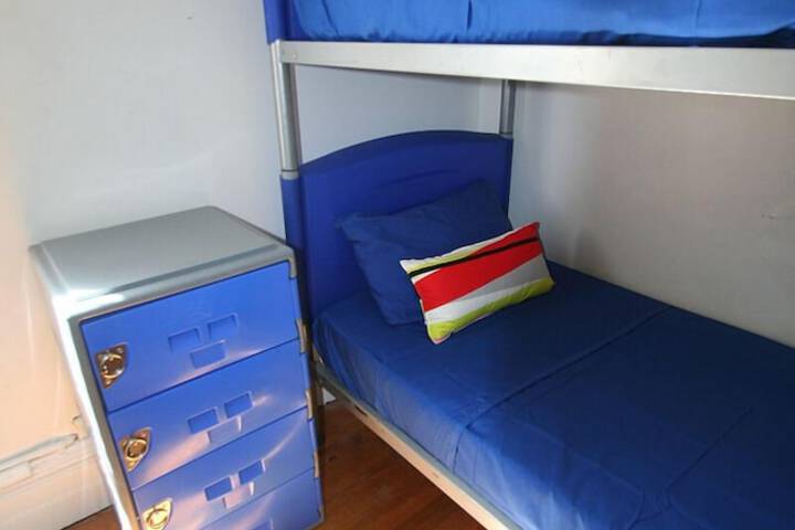 Room 16 of 48
