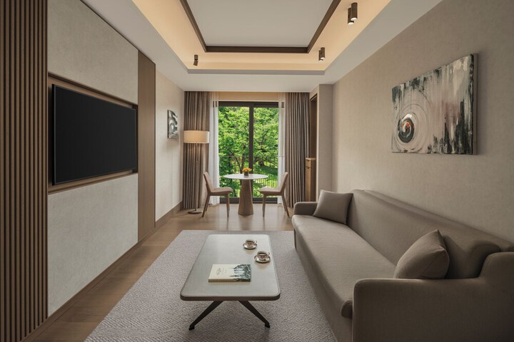 Room 32 of 100