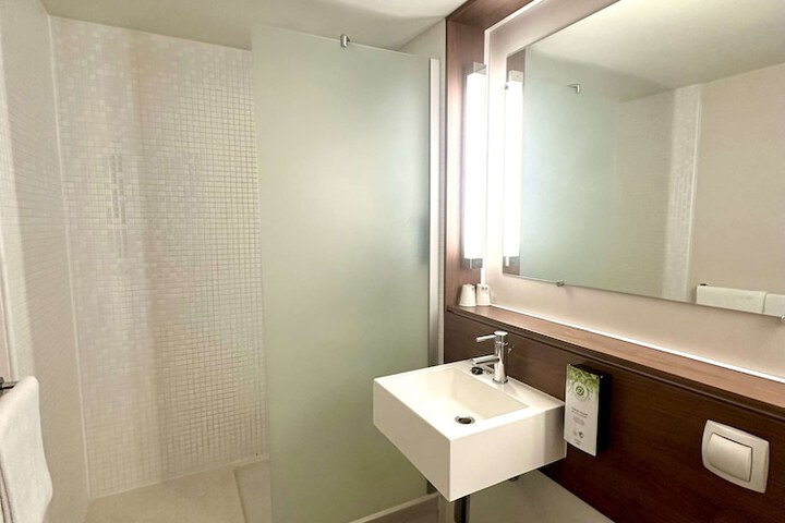 Room 13 of 47
