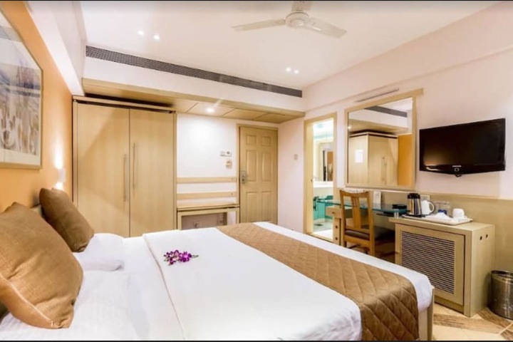 Room 6 of 27