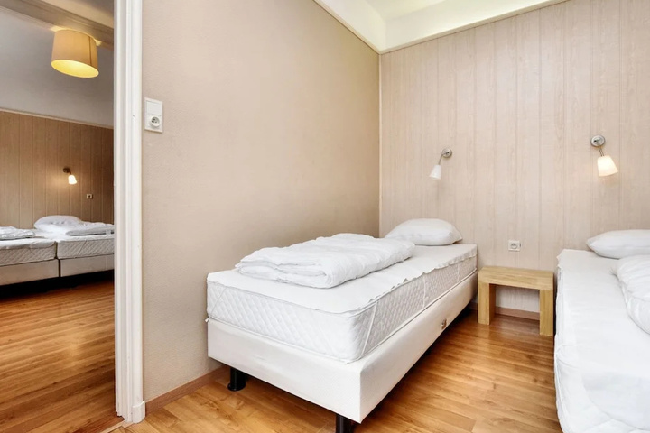 Room 3 of 20