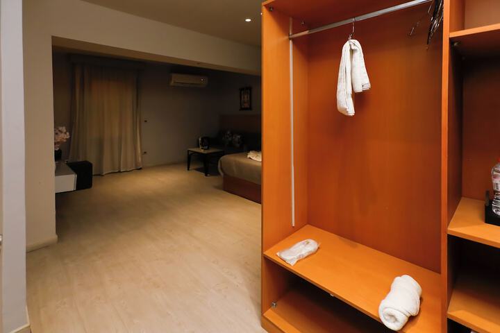 Room 35 of 227