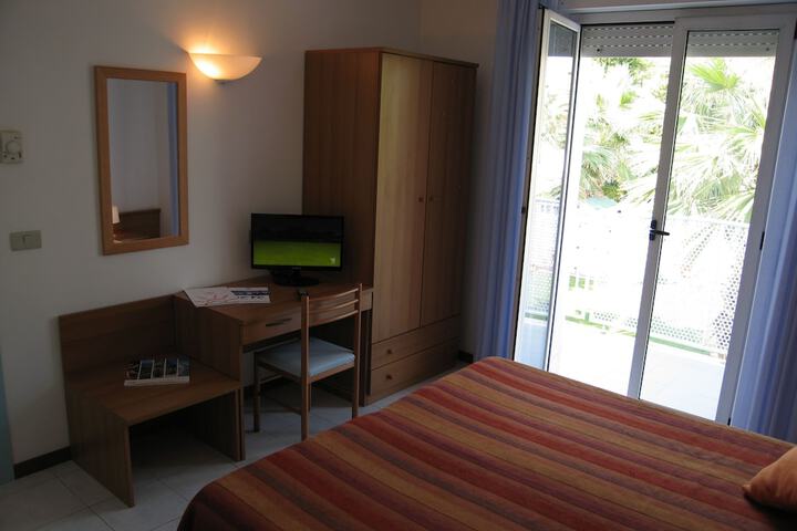 Room 3 of 41