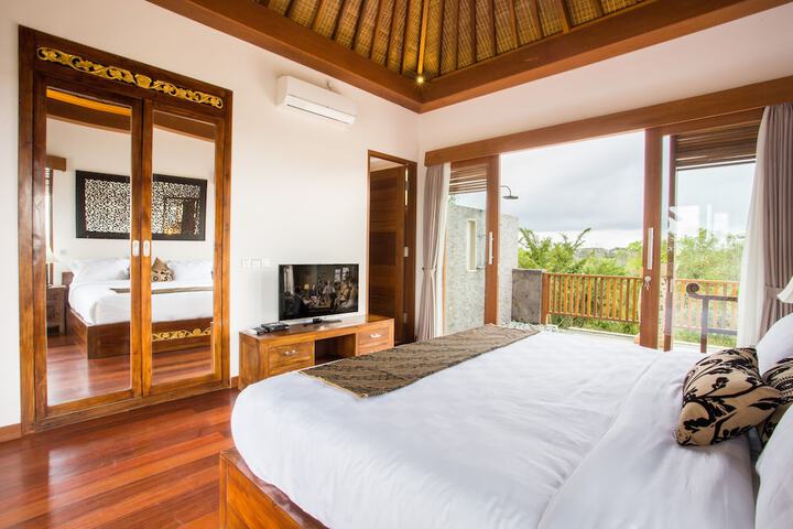 Room 4 of 32