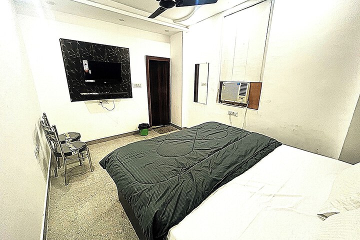 Room 7 of 14