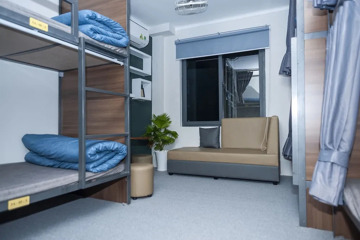 Room 5 of 11