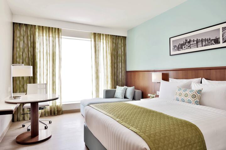 Room 12 of 32