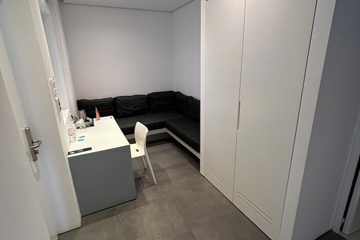 Room 99 of 283