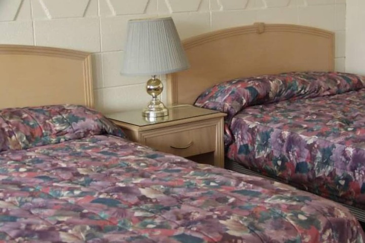 Room 2 of 10