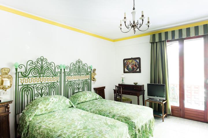 Room 21 of 72