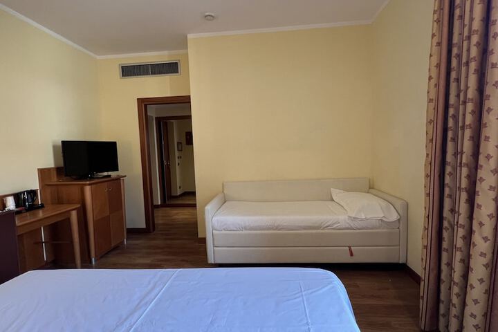 Room 99 of 233