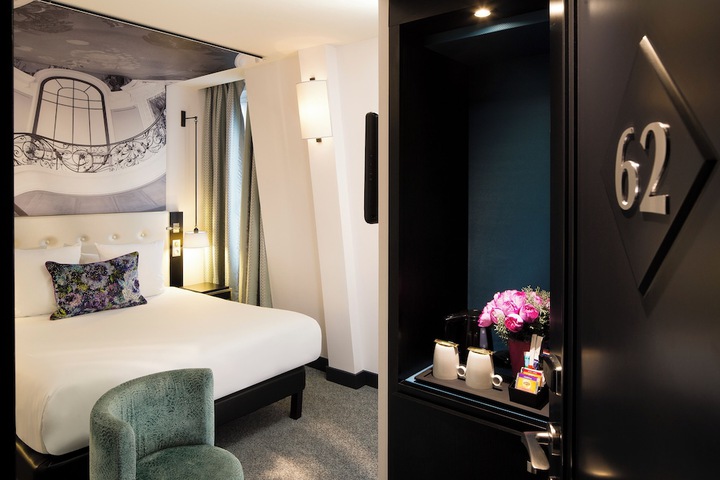 Room 32 of 61