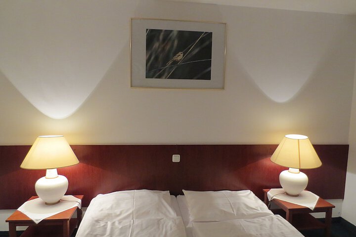 Room 6 of 60