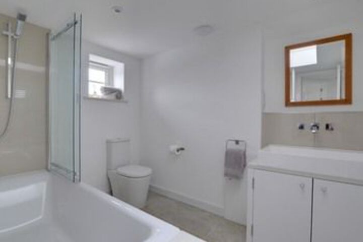 Room 17 of 28