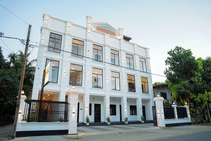 Hotel 5 of 6