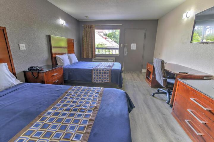 Renovated Standard 2 Double Beds (8 of 12)