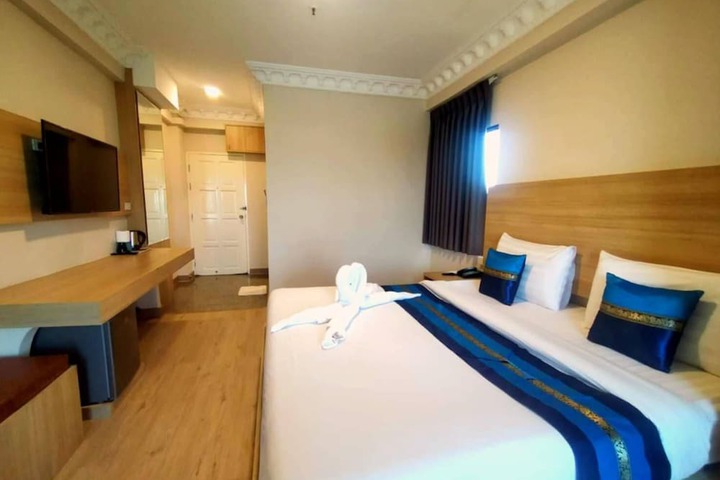 Room 19 of 79