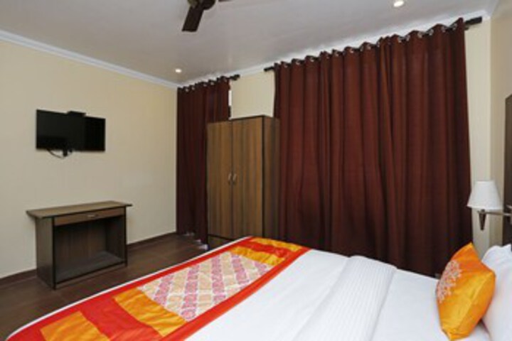 Room 13 of 23