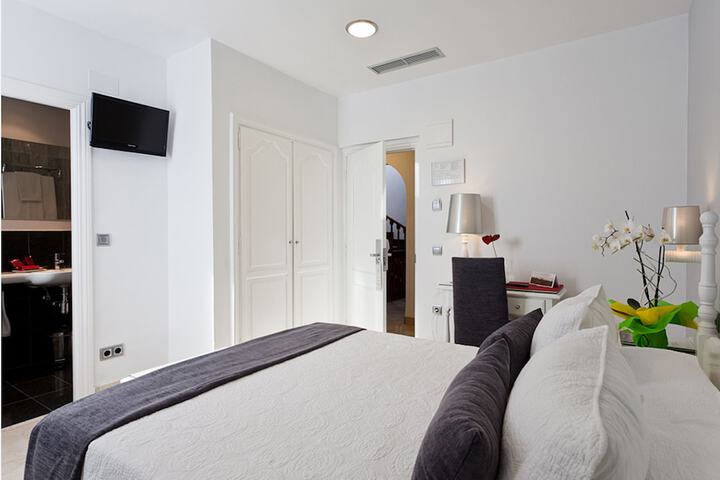 Room 10 of 47