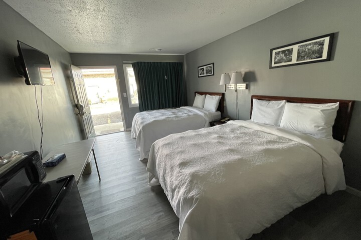 Economy Double Room (2 of 6)