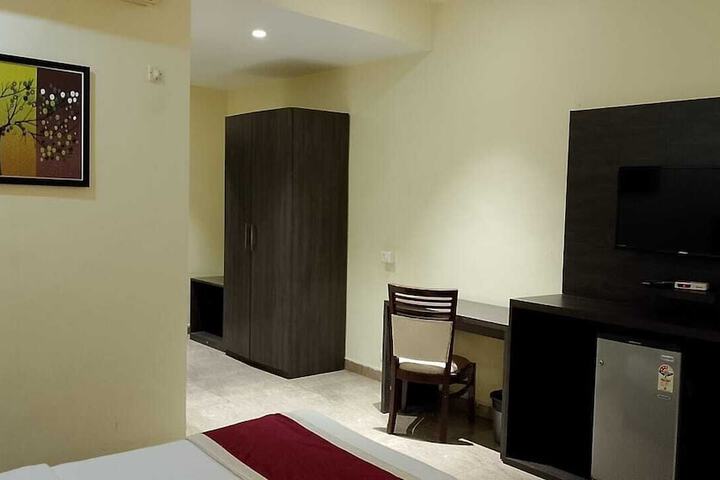 Room 12 of 50