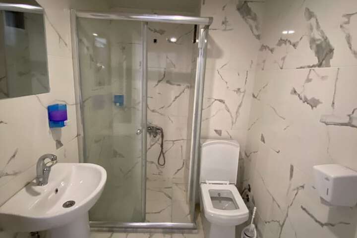 Room 8 of 11