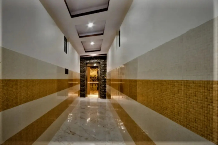 Room 4 of 9