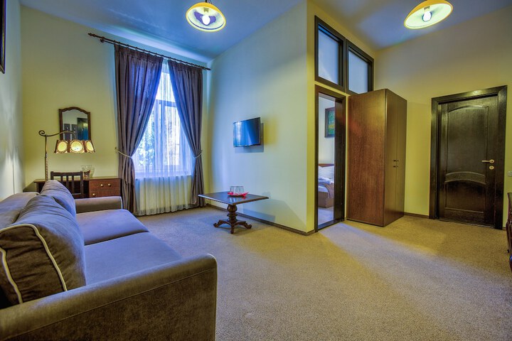 Room 51 of 76