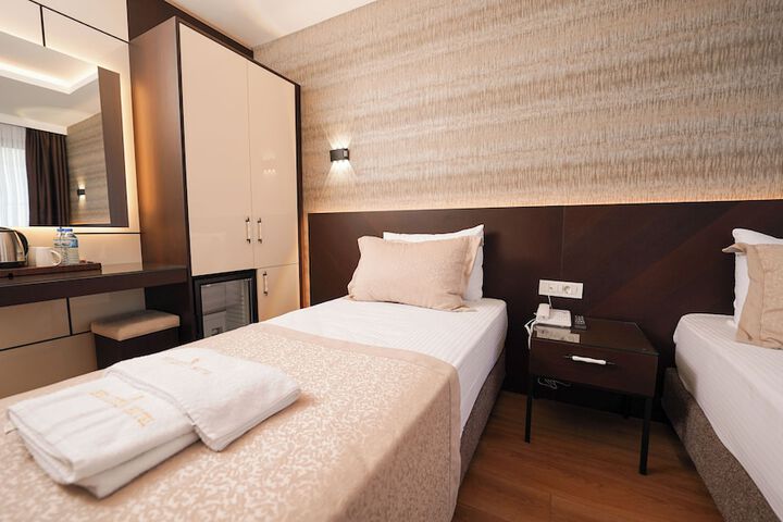 Room 4 of 37