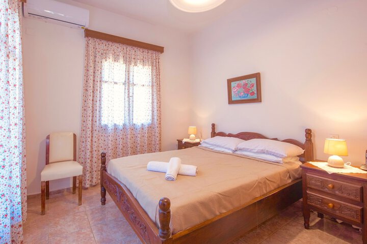 Room 3 of 52