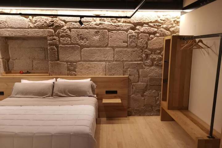 Room 5 of 18