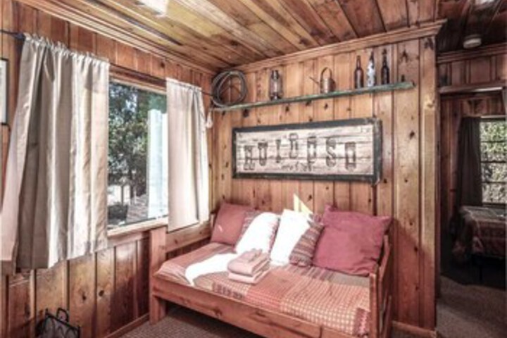 Perfect Cabin 2 Bedrooms, Fireplace, Midtown, Sleeps 5 in Ruidoso, NM