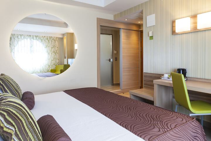 Room 32 of 104
